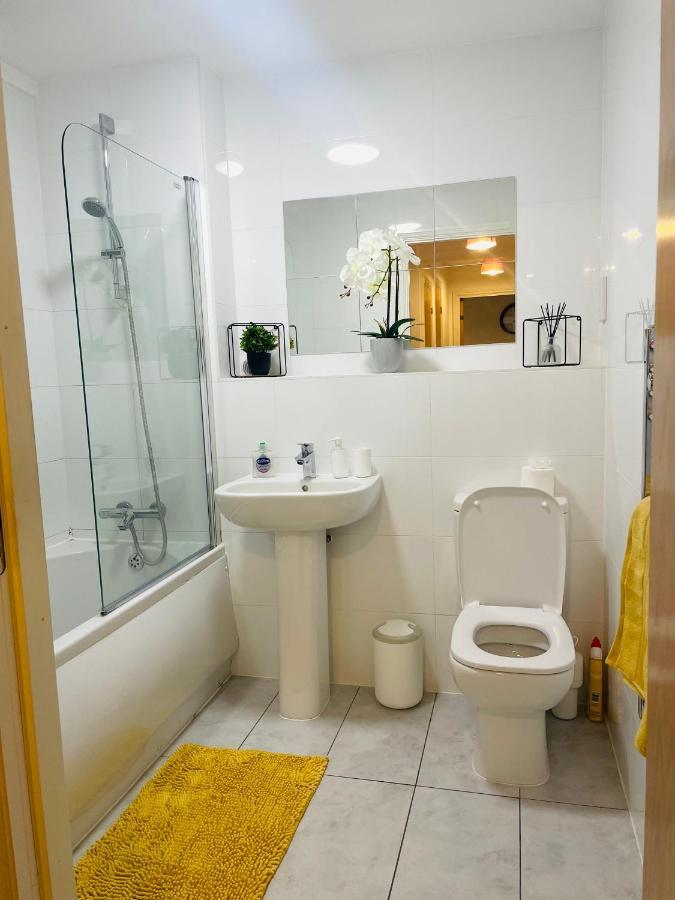 #0509 Two Bedroom Serviced Apartment- Free Parking Derby Kültér fotó